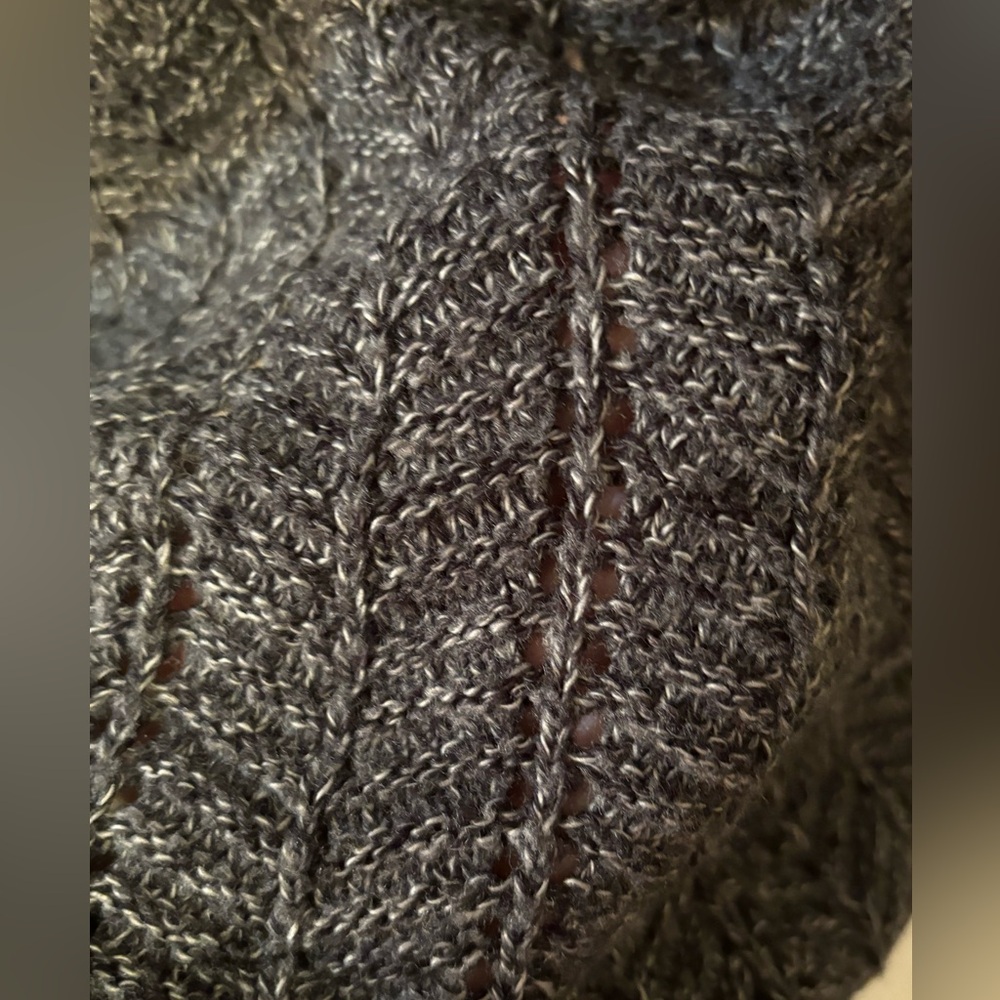 Mixed stitch color blocked sweater - Picture 3 of 5